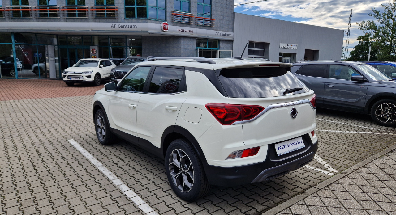 Korando STYLE+ 2WD AT (WAA)