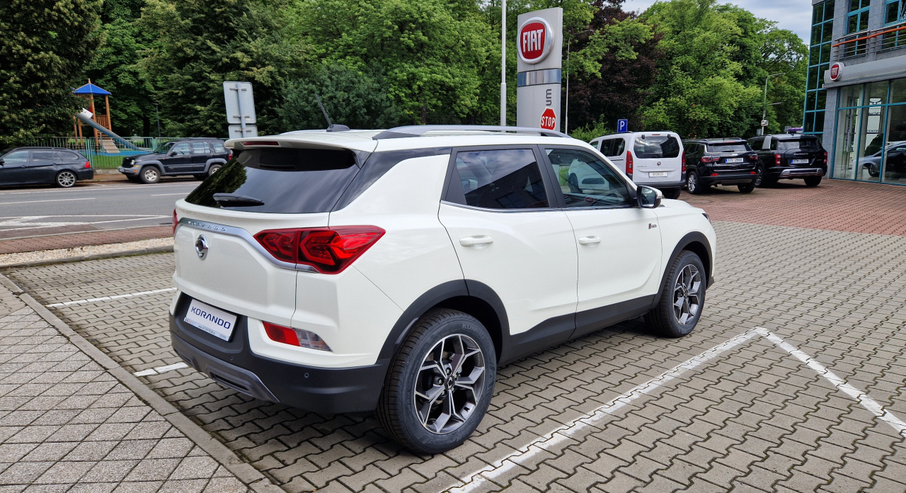 Korando STYLE+ 2WD AT (WAA)