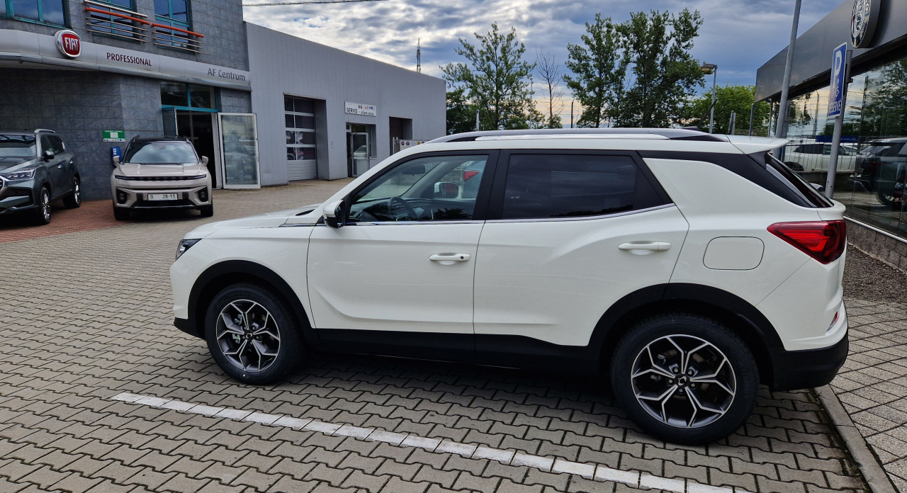 Korando STYLE+ 2WD AT (WAA)