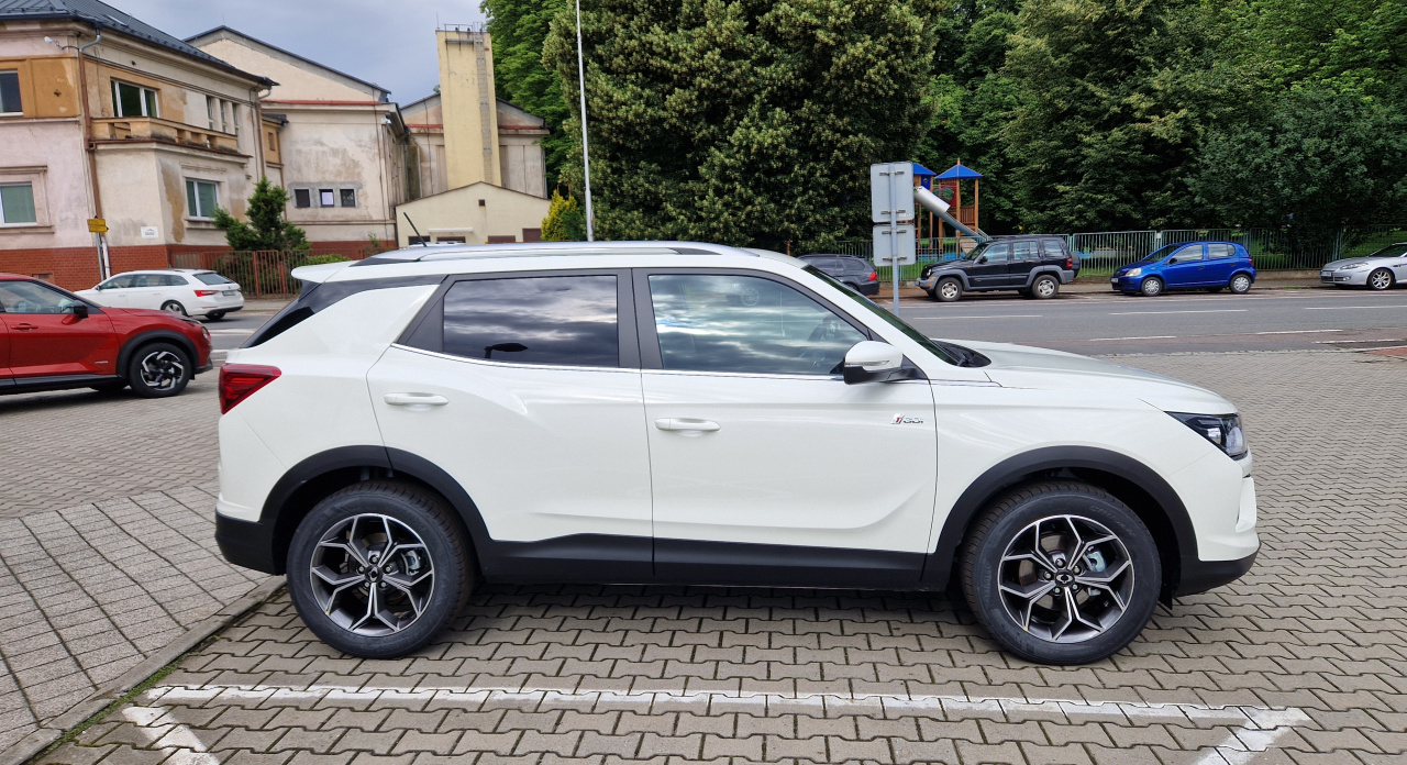 Korando STYLE+ 2WD AT (WAA) EBG