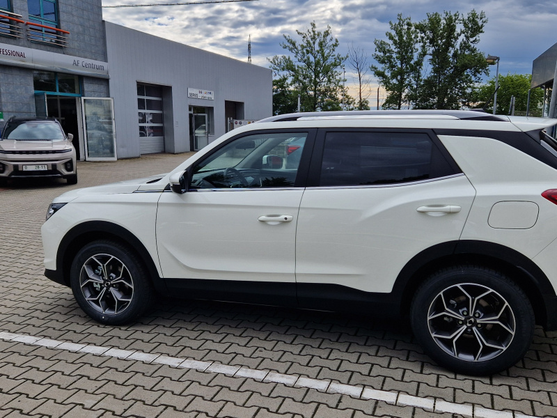 Korando STYLE+ 2WD AT (WAA) EBG