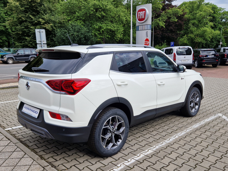 Korando STYLE+ 2WD AT (WAA) EBG