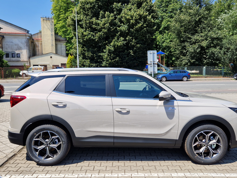 Korando STYLE+ 2WD AT (EBL)