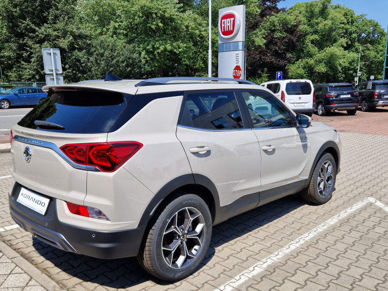 Korando STYLE+ 2WD AT (EBL)