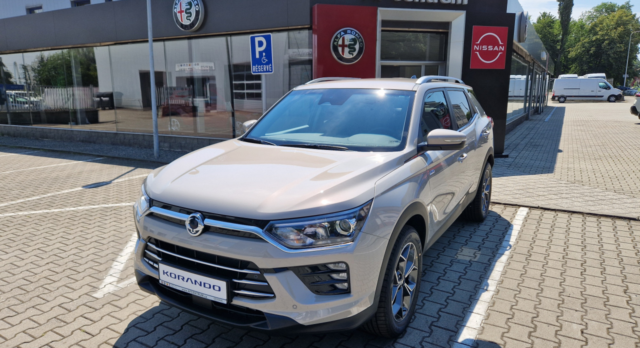 Korando STYLE+ 2WD AT (EBL) EBL