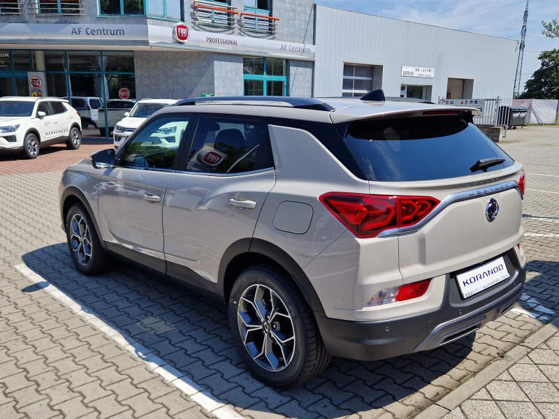 Korando STYLE+ 2WD AT (EBL) EBL