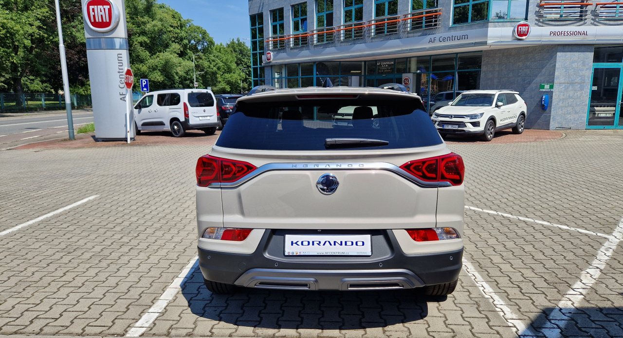 Korando STYLE+ 2WD AT (EBL) EBL