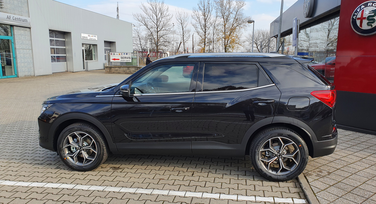 Korando STYLE+ 2WD AT (LAK)