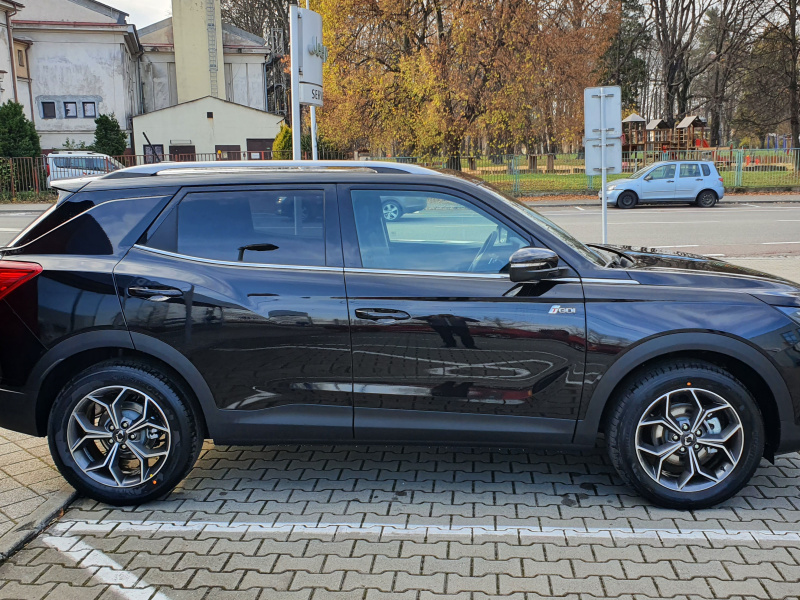 Korando STYLE+ 2WD AT (LAK)