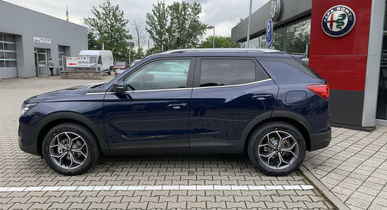 Korando STYLE+ 2WD AT (BAS) EBG