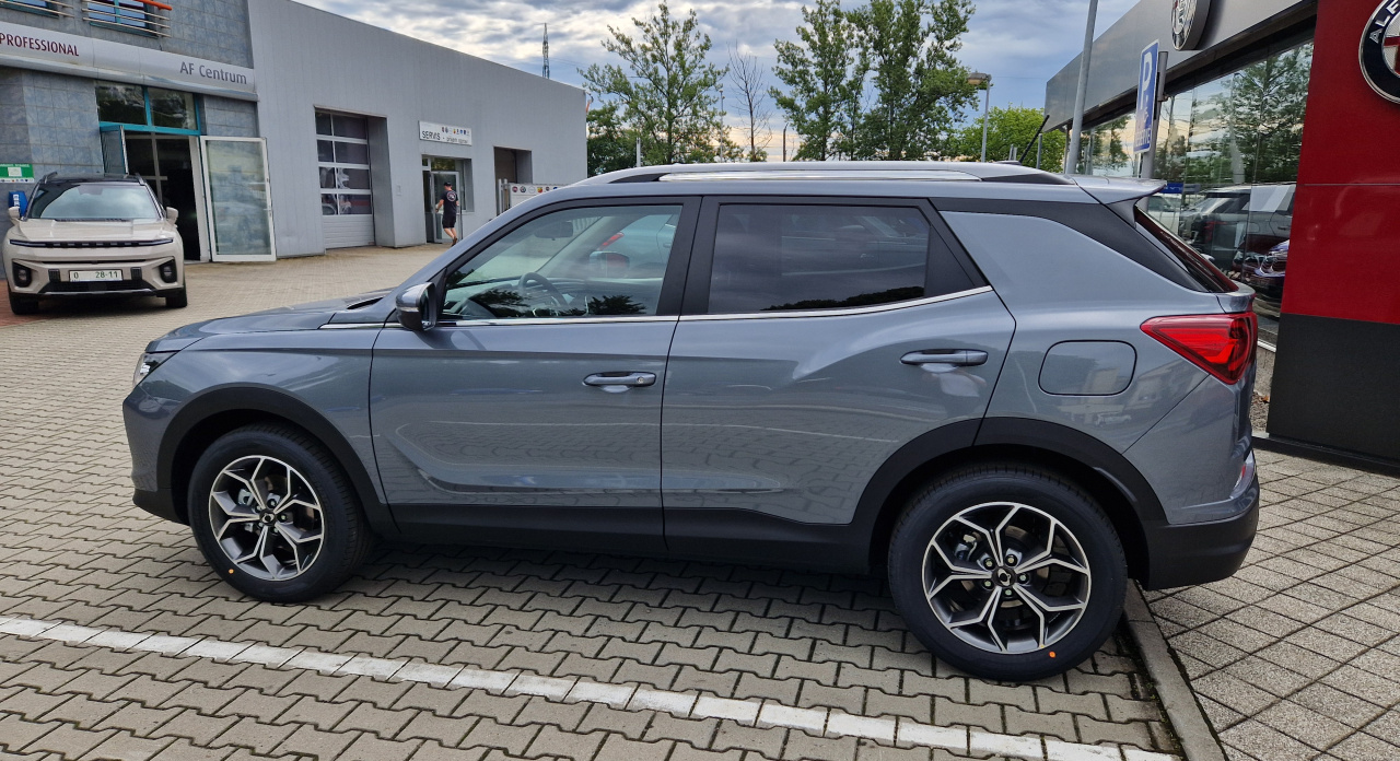 Korando STYLE+ 2WD AT (ADE)