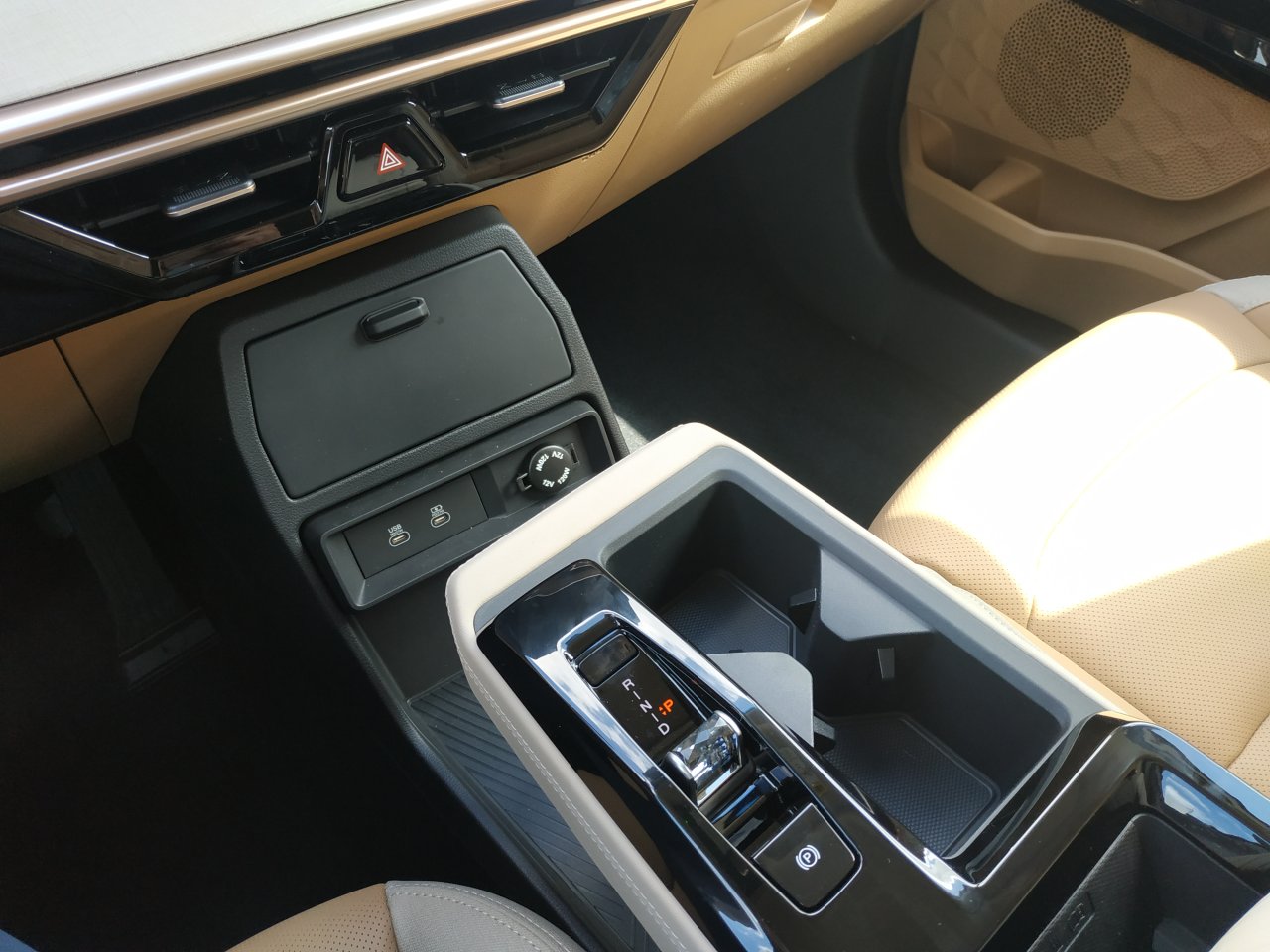 KGM Actyon PREMIUM 2WD AT EBL