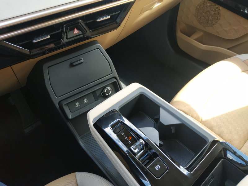 KGM Actyon PREMIUM 2WD AT EBL