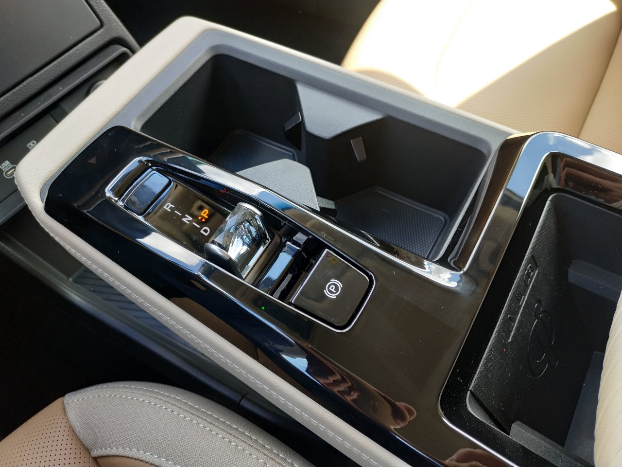 KGM Actyon PREMIUM 2WD AT EBL