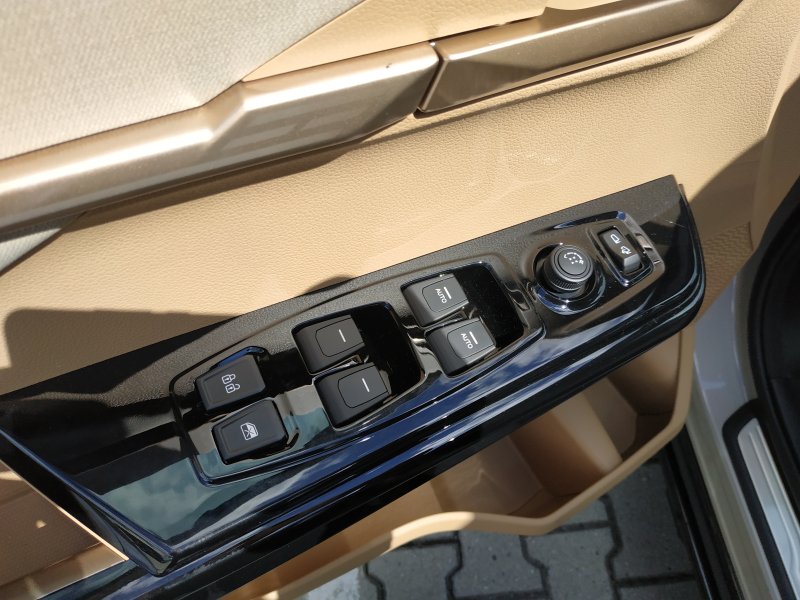 KGM Actyon PREMIUM 2WD AT EBL