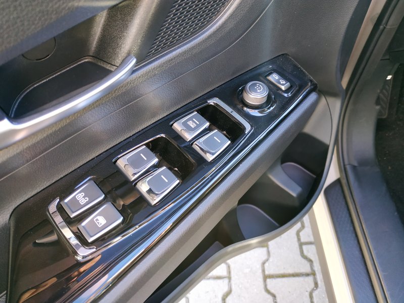 Korando STYLE+ 2WD MT (EBL) (D)