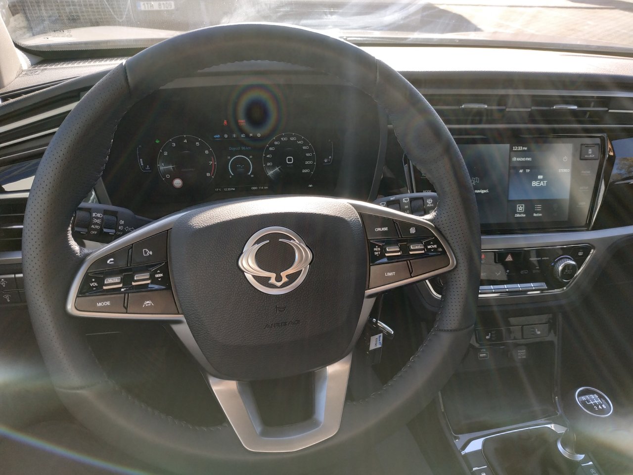 Korando STYLE+ 2WD MT (EBL) (D)