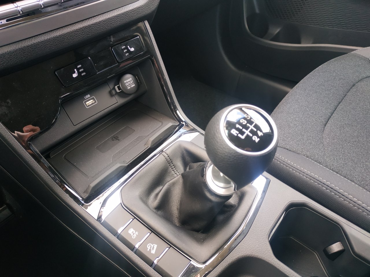 Korando STYLE+ 2WD MT (WAA)