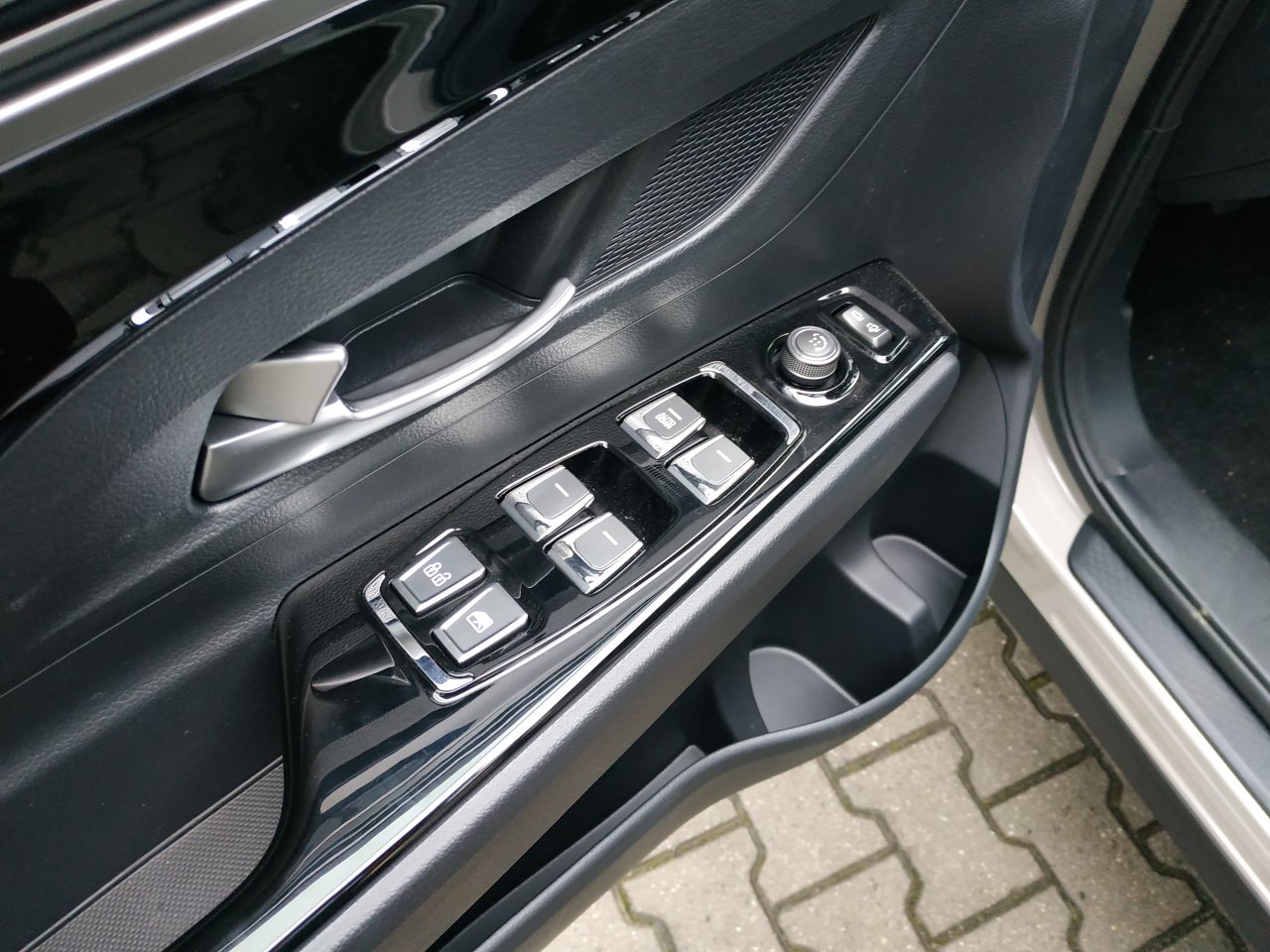 Korando STYLE+ 2WD MT (EBL) (4663)