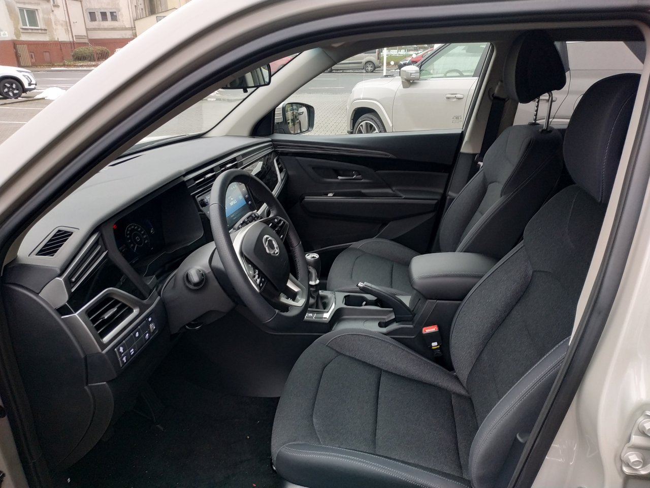 Korando STYLE+ 2WD MT (EBL) (4663)