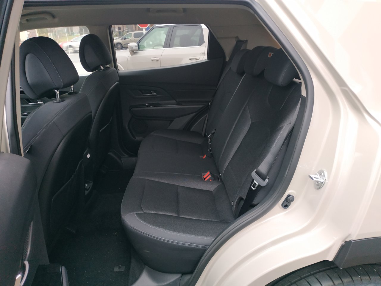 Korando STYLE+ 2WD MT (EBL) (4663)