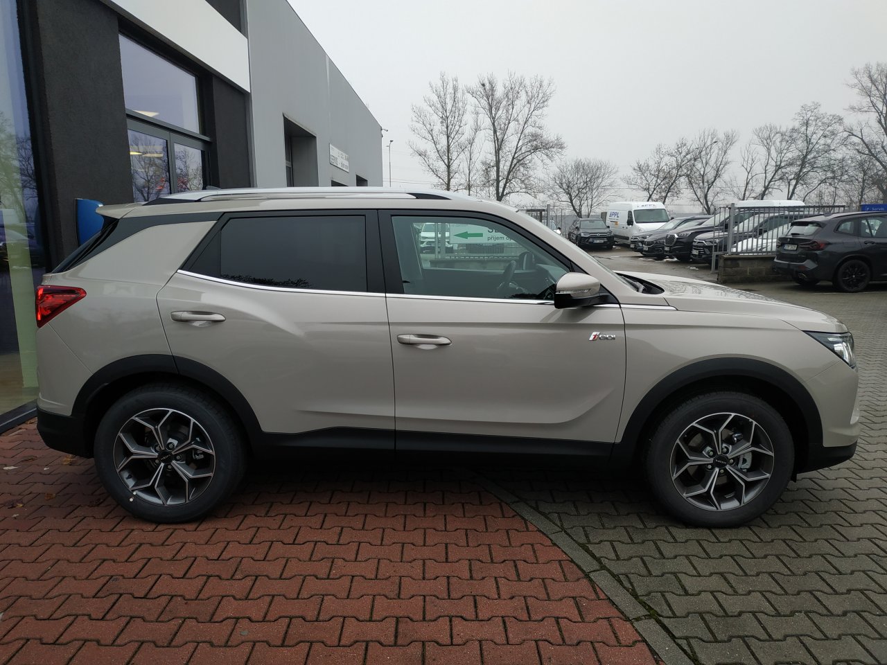 Korando STYLE+ 2WD MT (EBL) (4655)