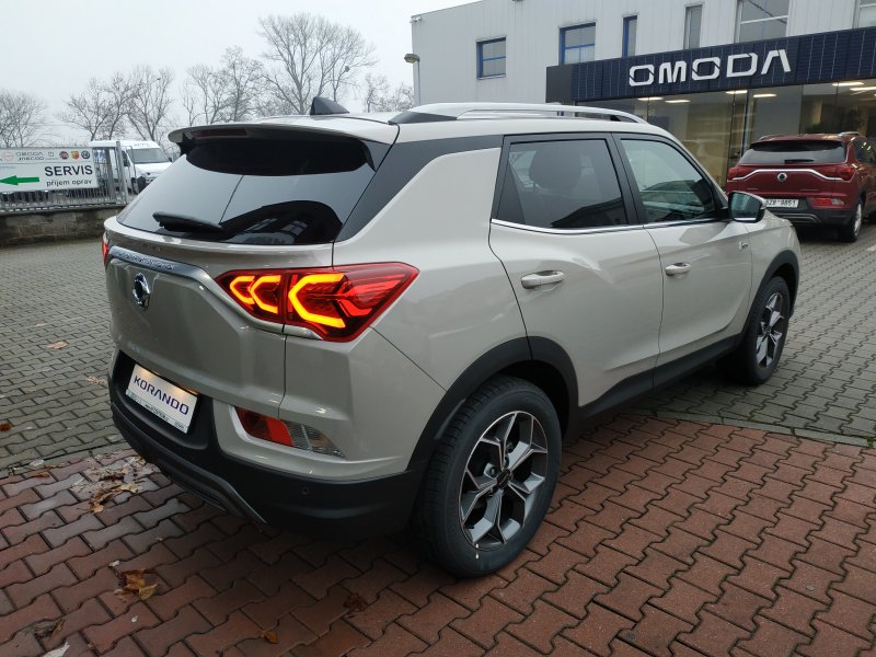 Korando STYLE+ 2WD MT (EBL) (4655)