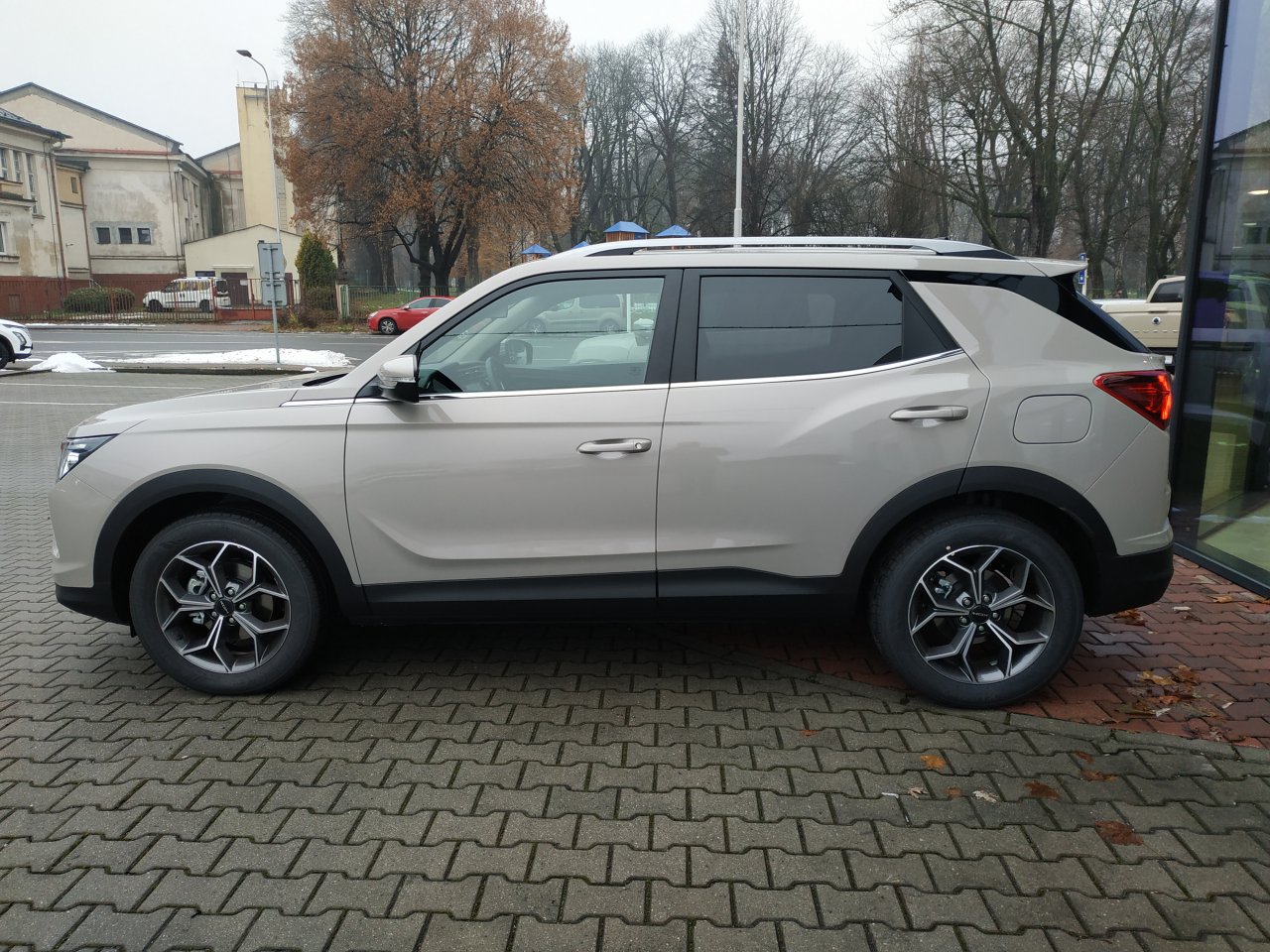 Korando STYLE+ 2WD MT (EBL) (4655)