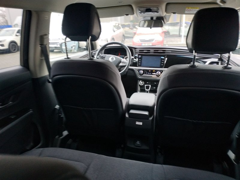 Korando STYLE+ 2WD AT (EBL) court.