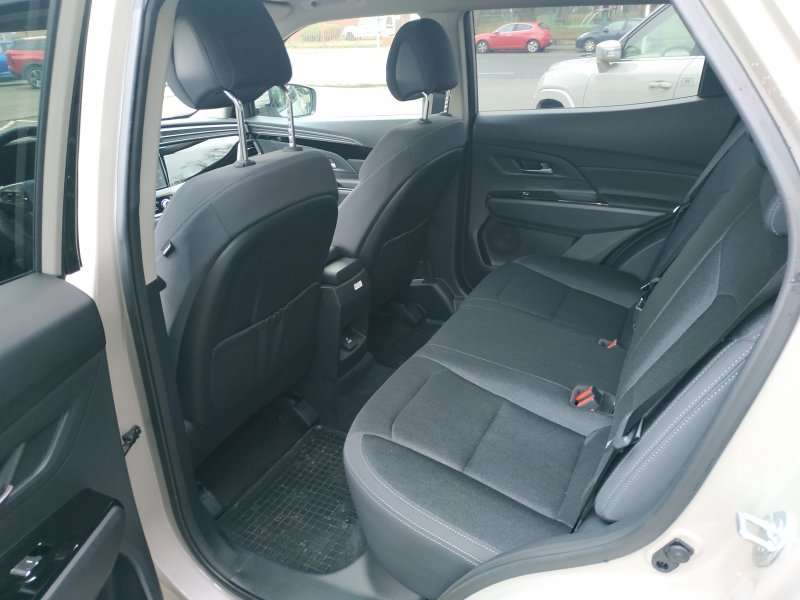 Korando STYLE+ 2WD AT (EBL) court.