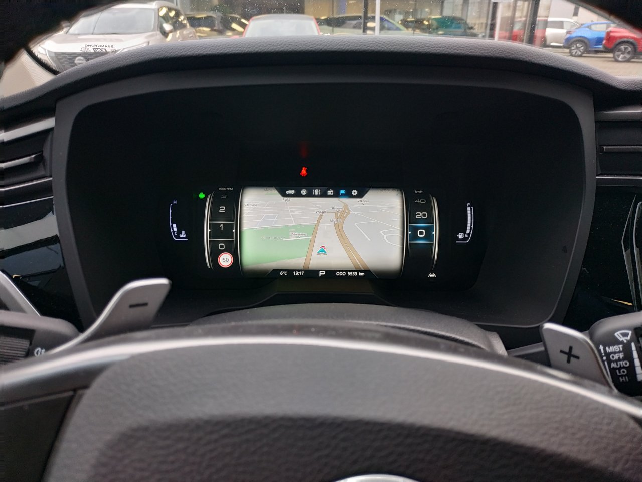 Korando STYLE+ 2WD AT (EBL) court.