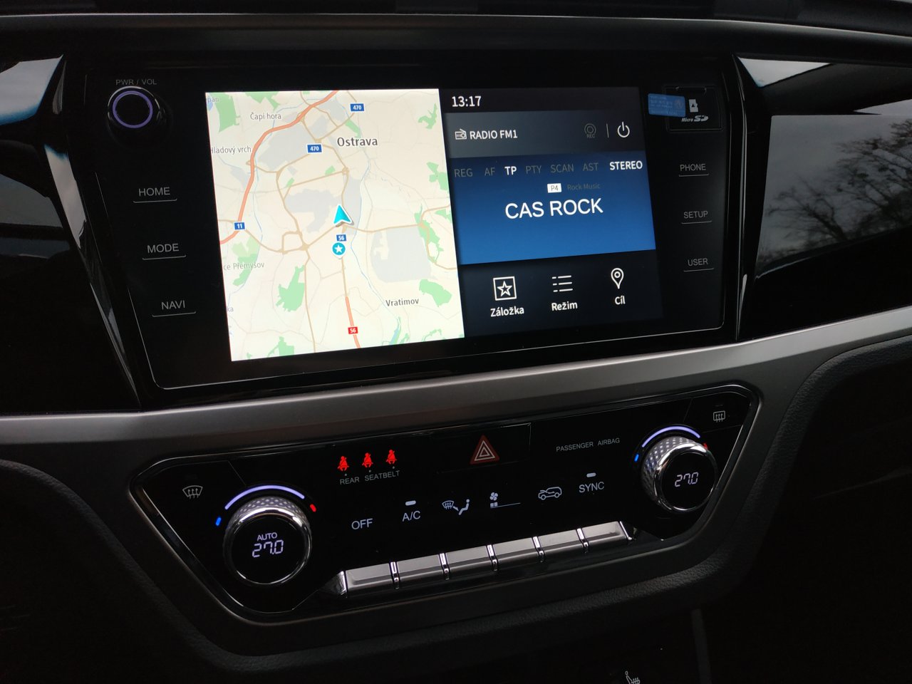 Korando STYLE+ 2WD AT (EBL) court.