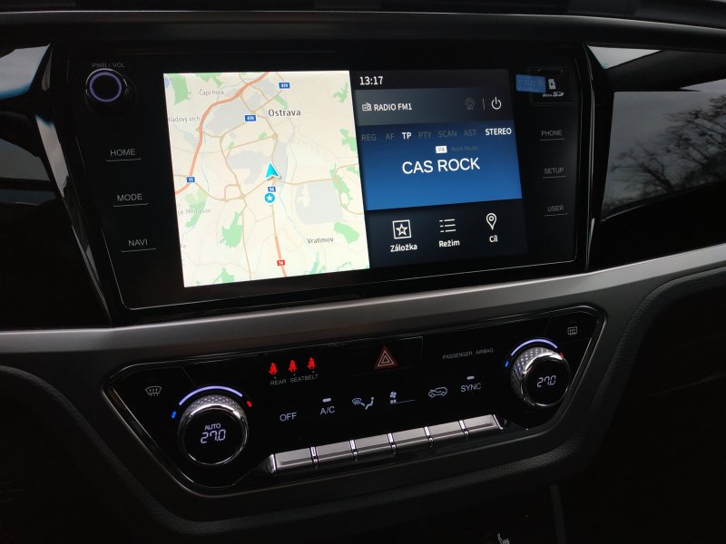 Korando STYLE+ 2WD AT (EBL) court.