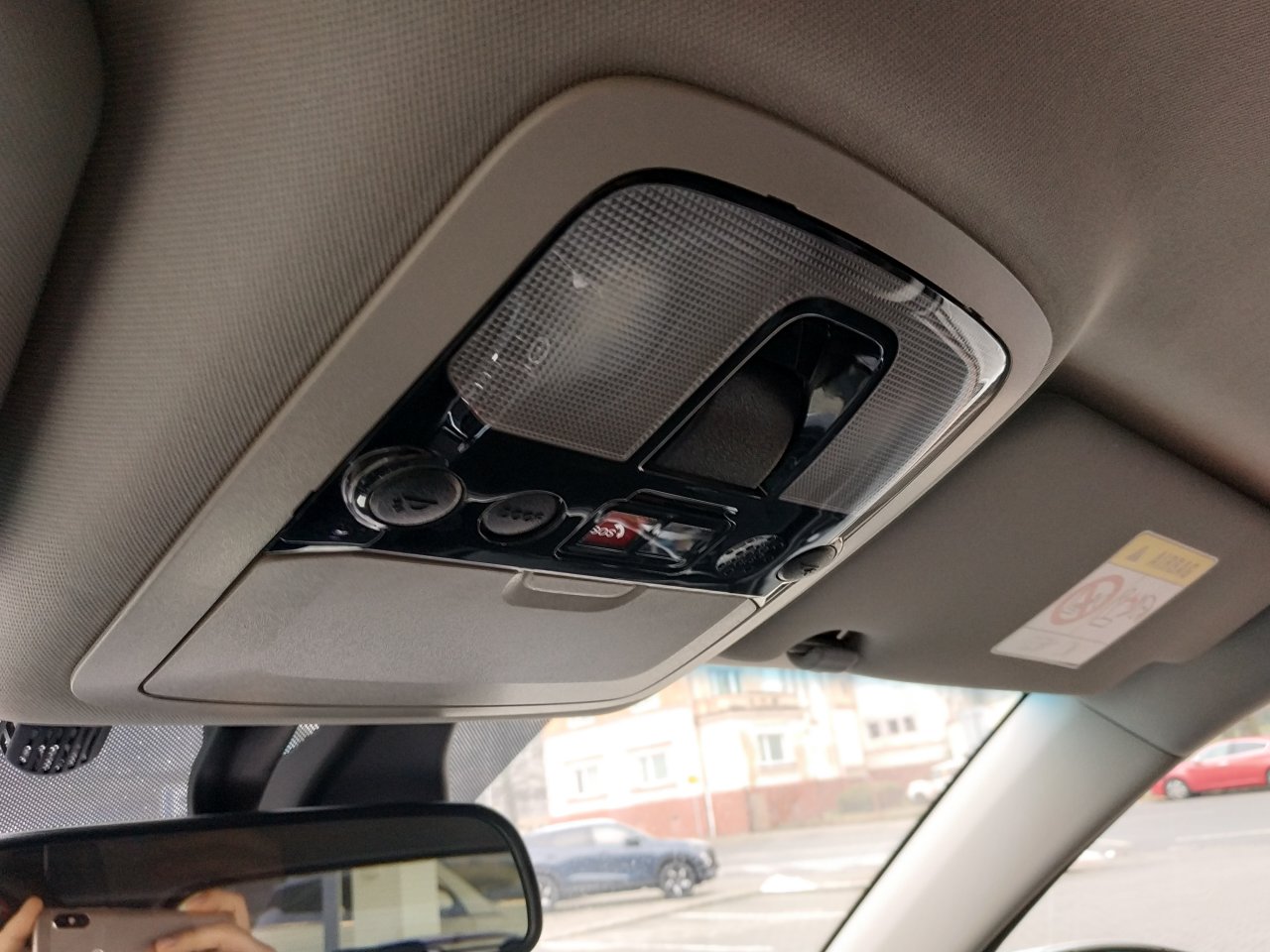 Korando STYLE+ 2WD AT (EBL) court.