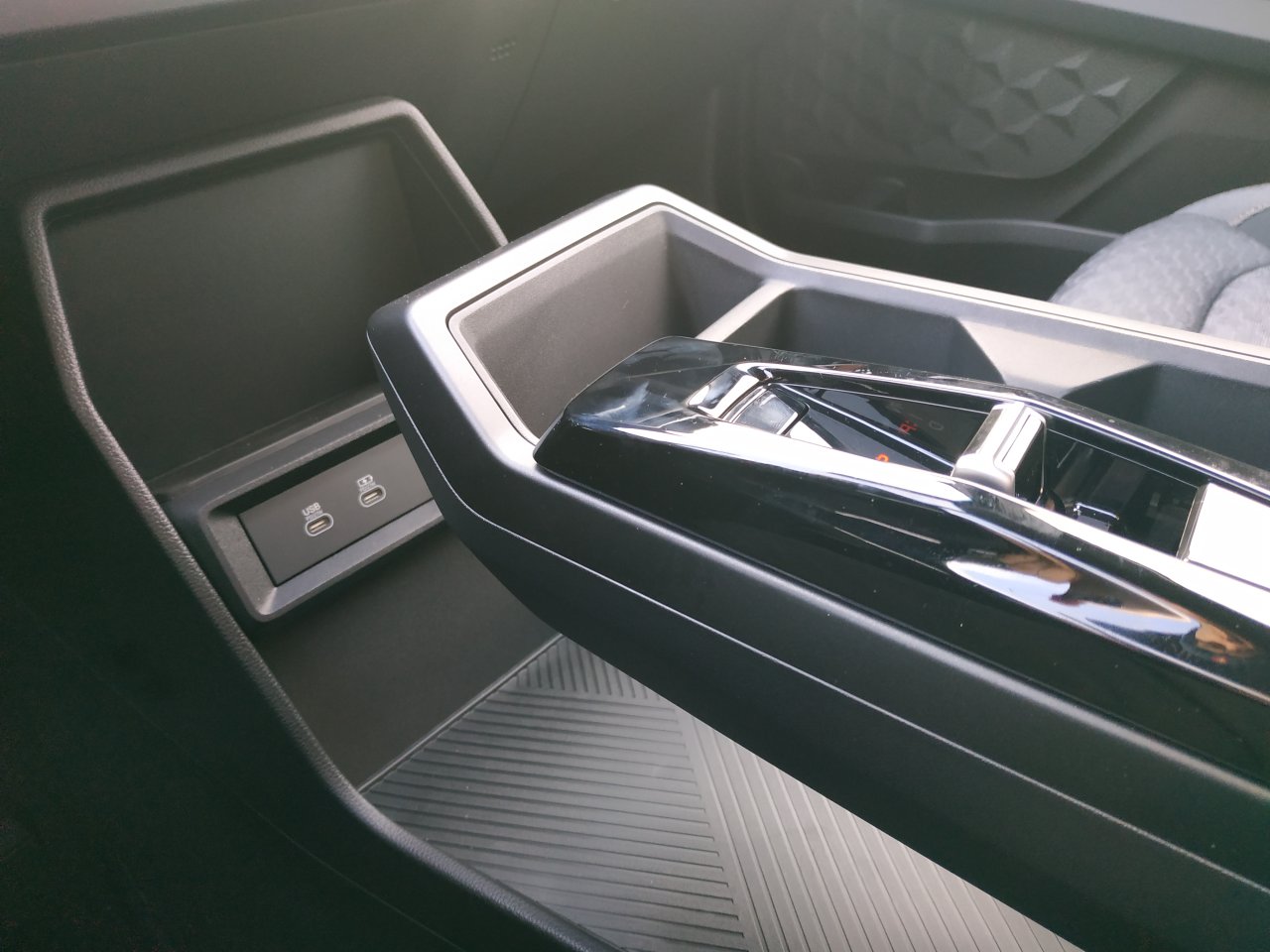 Torres CLUB+ 2WD AT (EBL)