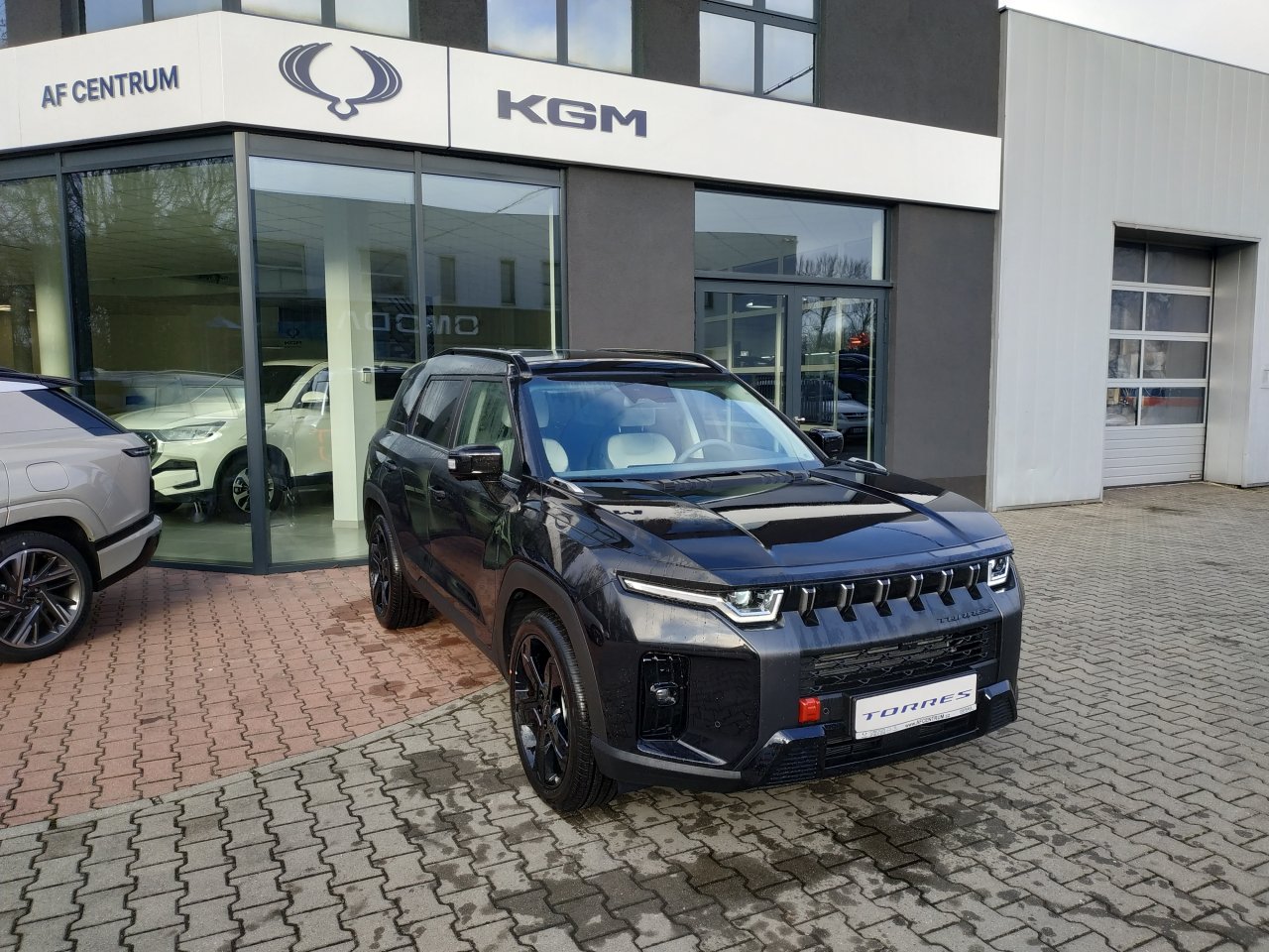 Torres HEV STYLE B.E. 2WD AT (LAK)