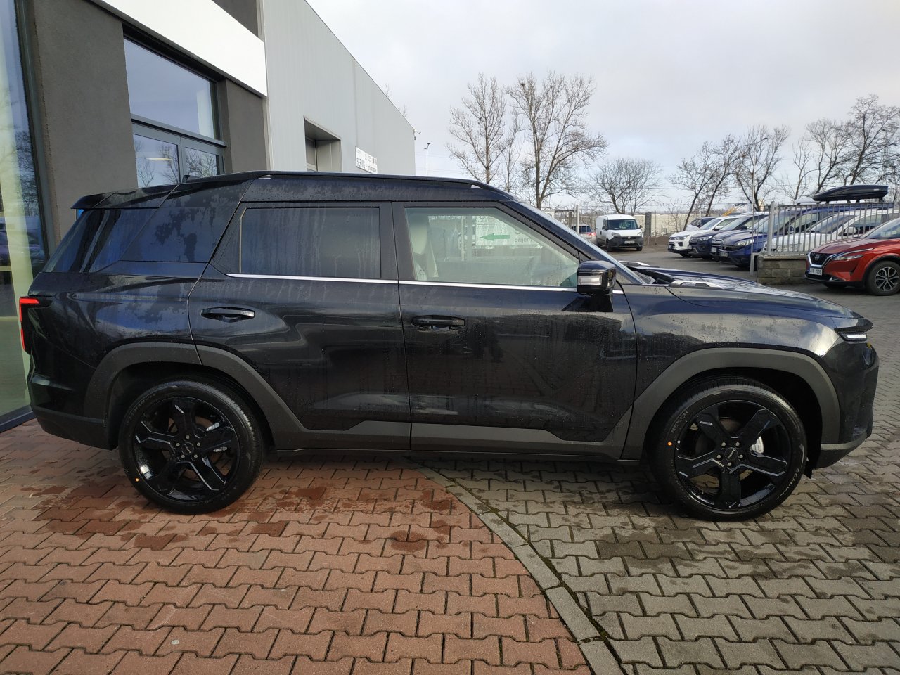 Torres HEV STYLE B.E. 2WD AT (LAK)