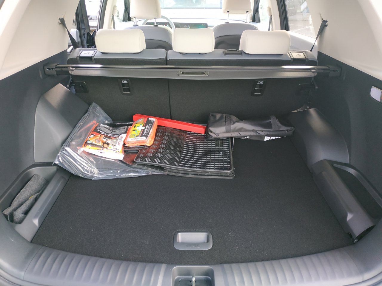 Torres HEV STYLE B.E. 2WD AT (LAK)