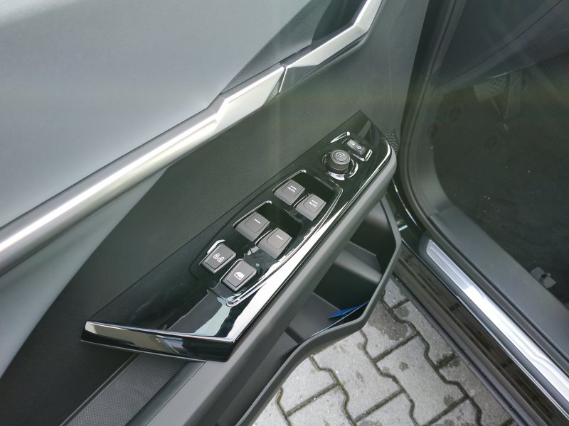 Torres HEV STYLE B.E. 2WD AT (LAK)