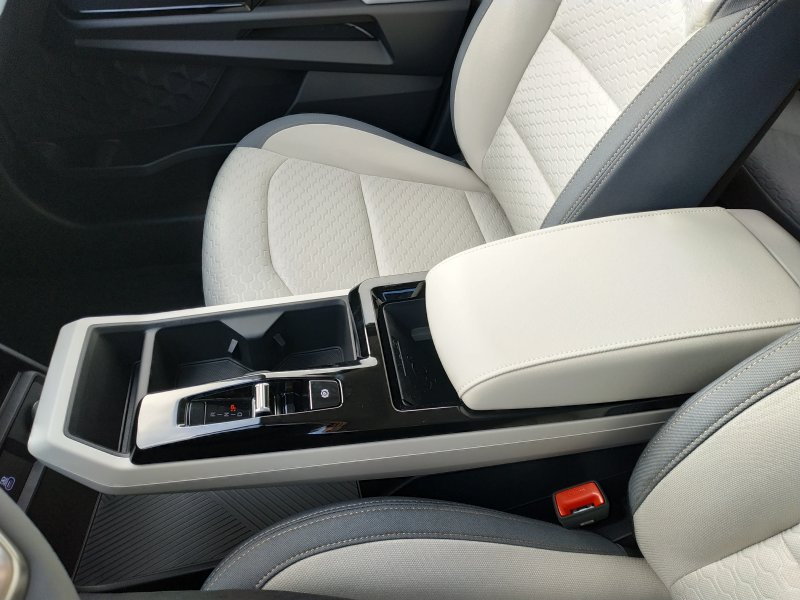 Torres HEV STYLE B.E. 2WD AT (LAK)