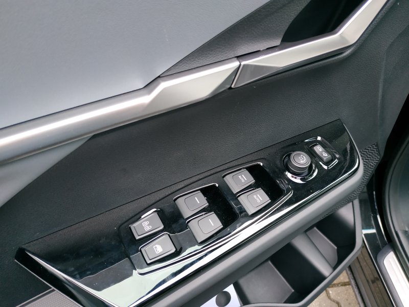 Torres STYLE Black Edition 4WD AT (LAK)