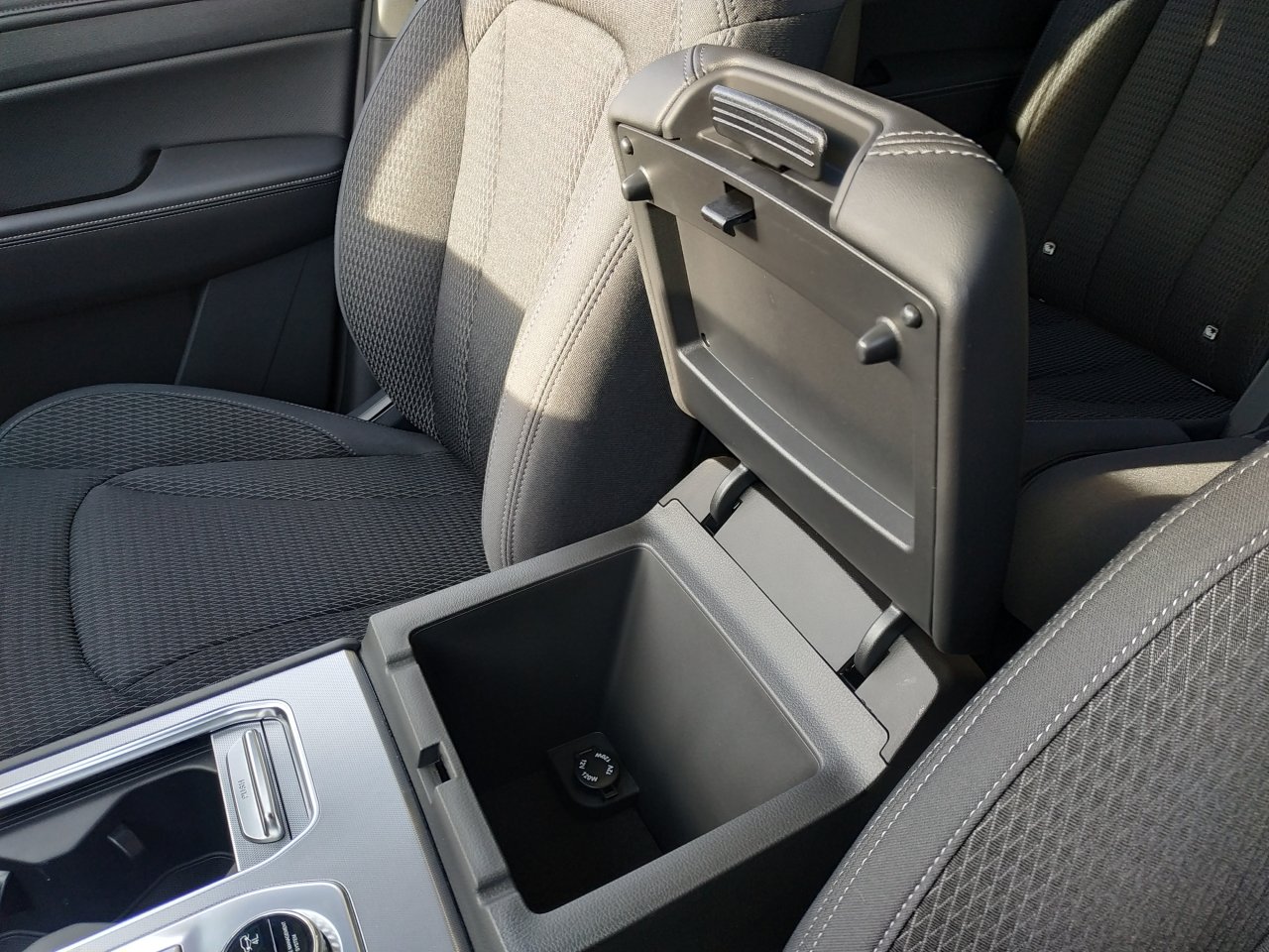 REXTON 2.2 CLUB+ (LAK) (9025)