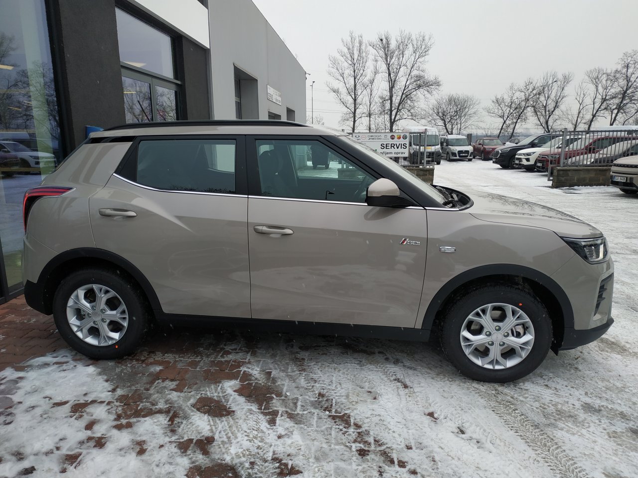 SsangYong Tivoli 2WD AT EBL