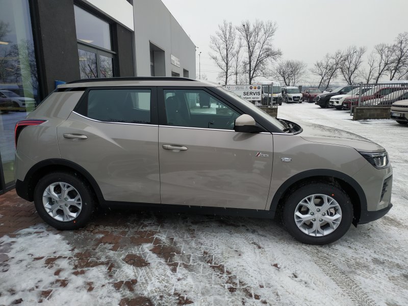 SsangYong Tivoli 2WD AT EBL