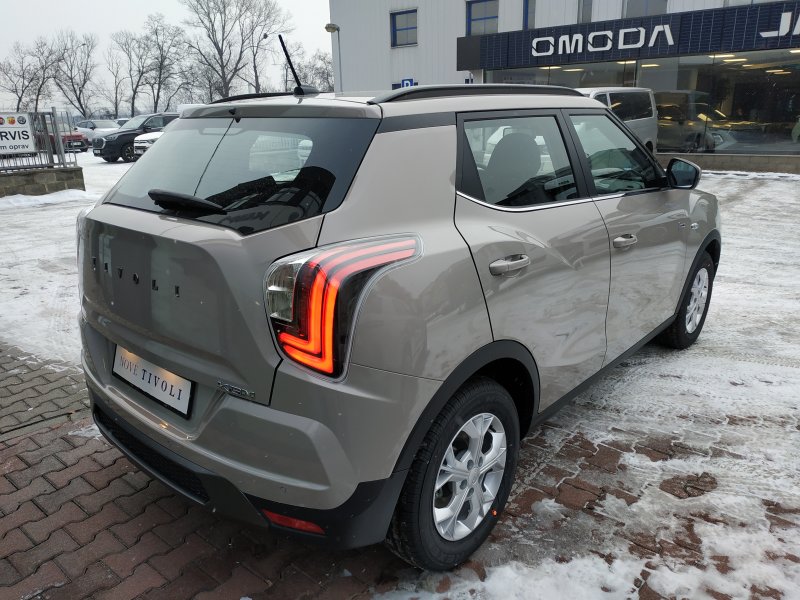 SsangYong Tivoli 2WD AT EBL