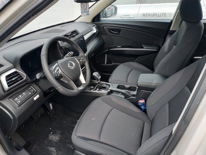 SsangYong Tivoli 2WD AT EBL