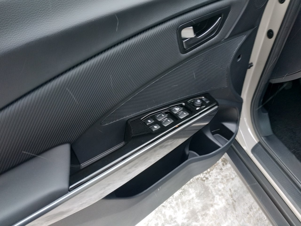 SsangYong Tivoli 2WD AT EBL