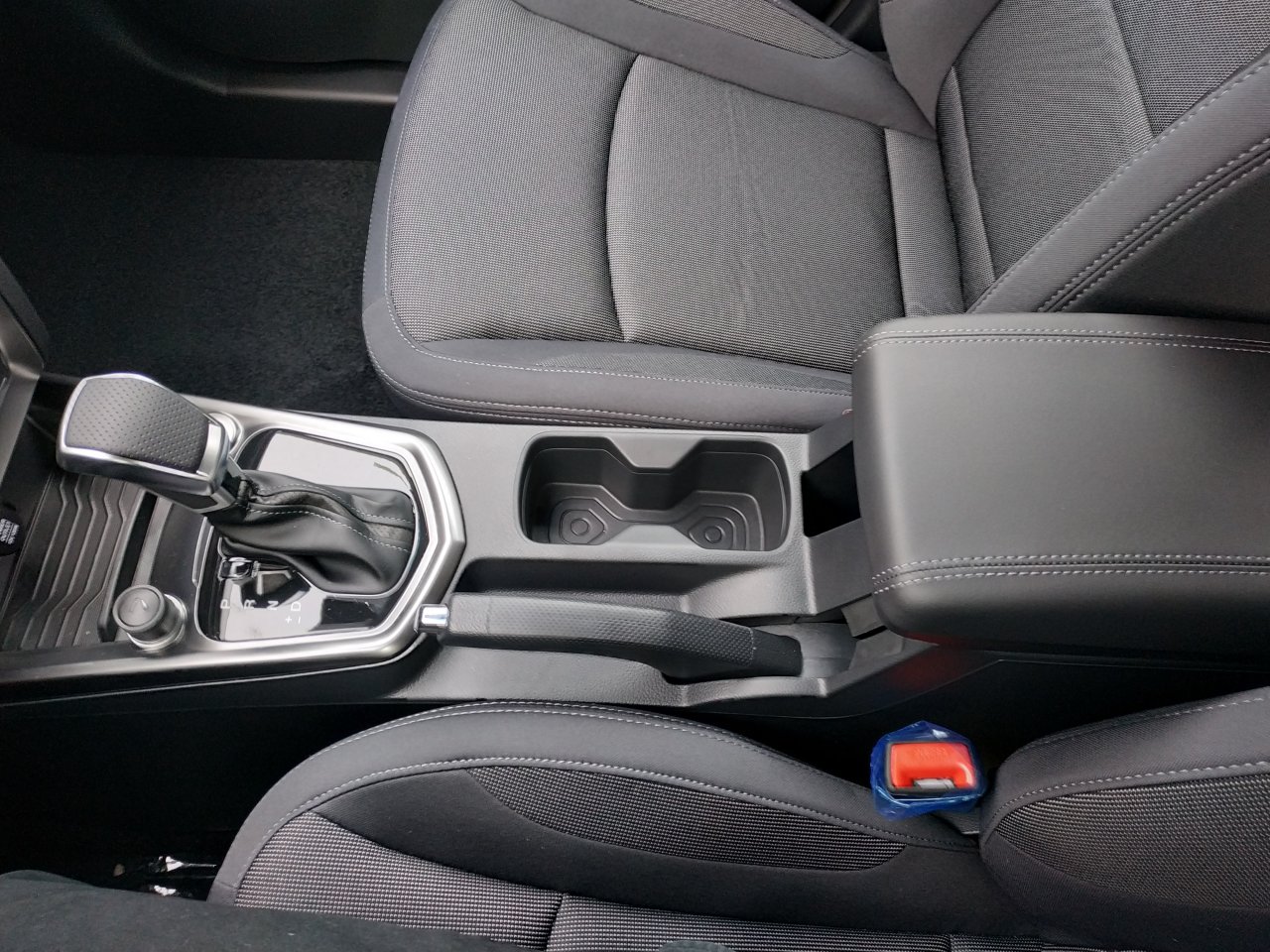 SsangYong Tivoli 2WD AT EBL