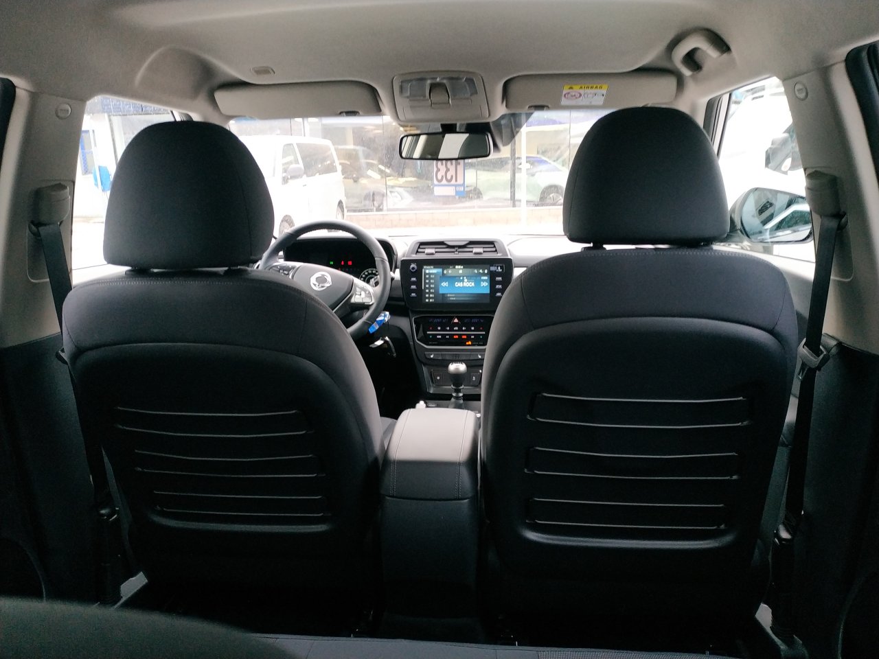 SsangYong Tivoli 2WD MT EBL