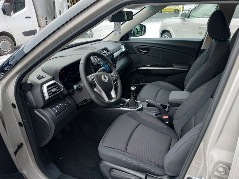 SsangYong Tivoli 2WD MT EBL